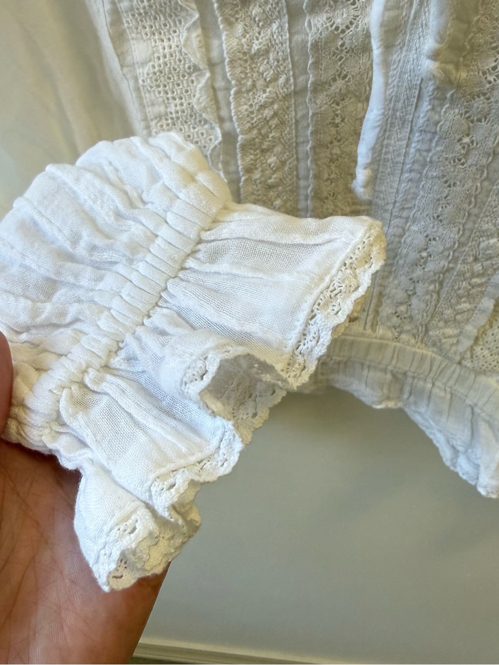 BRAND NEW- American Eagle Outfitters White Lace-Trim Peasant Blouse - Picture 6 of 9
